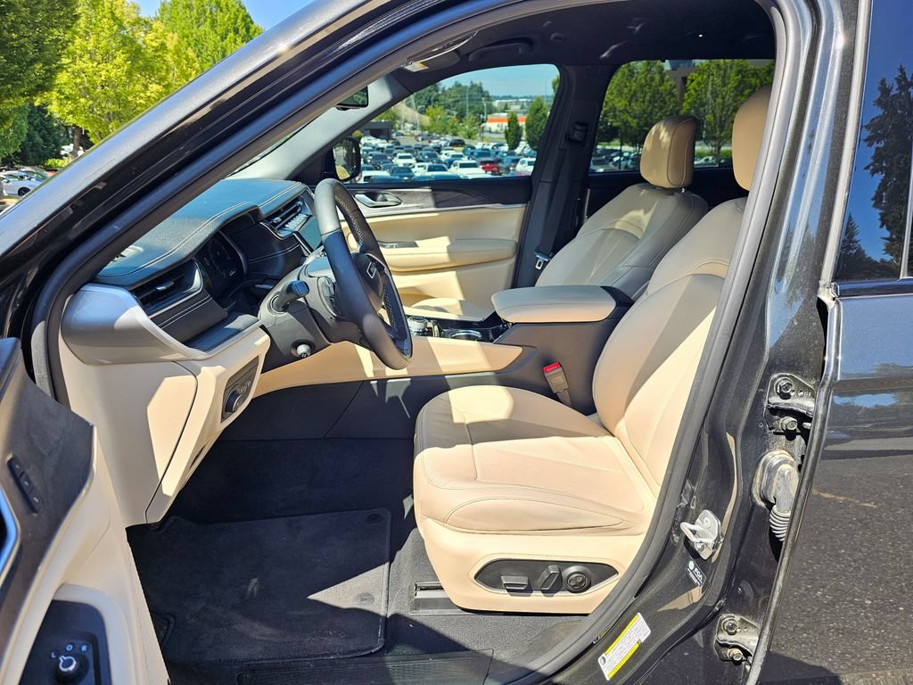 Used 2023 Jeep Grand Cherokee L Limited w/ Luxury Tech Group II AWD/4WD image 22