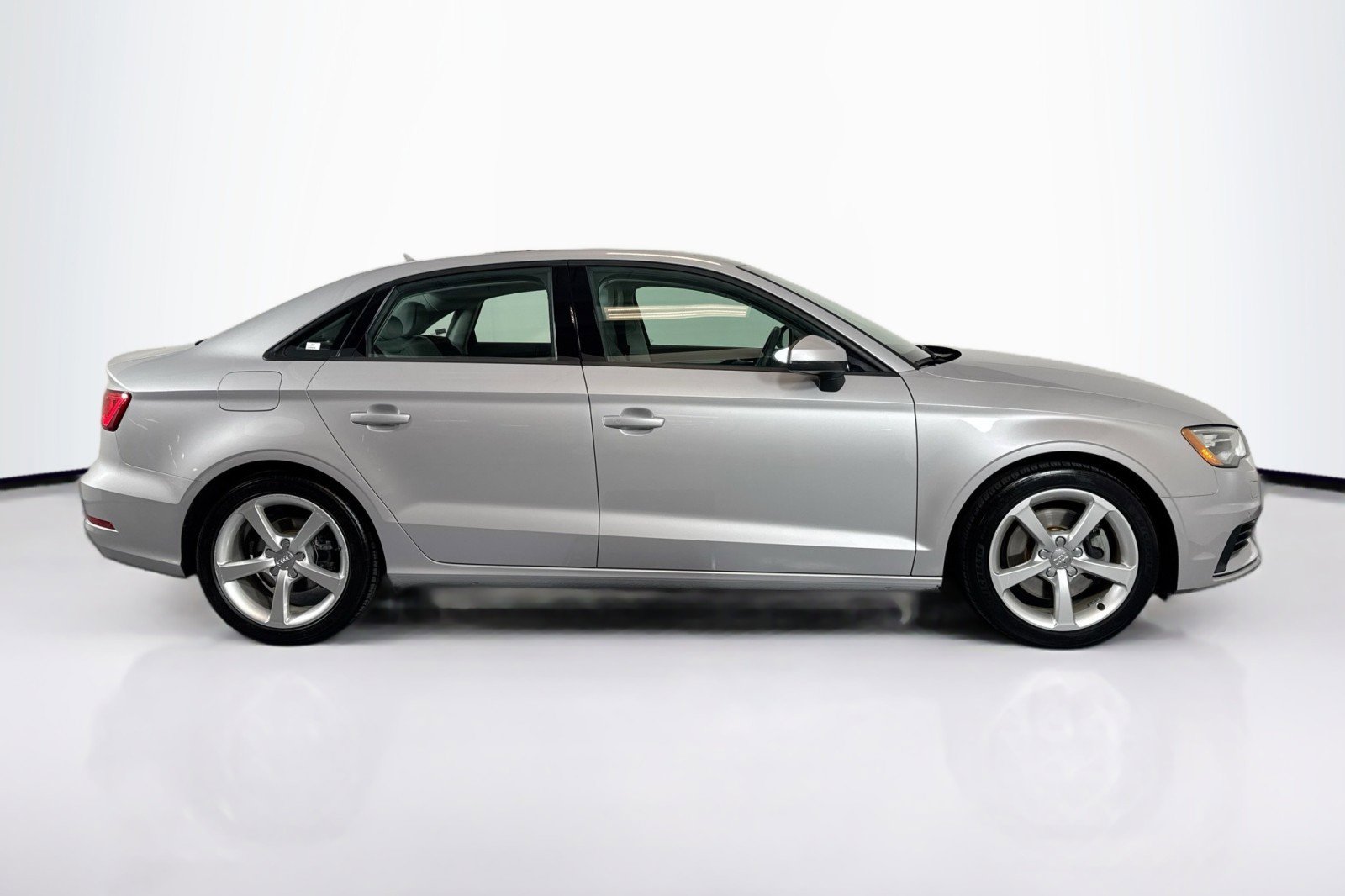 Used 2015 Audi A3 2.0T Premium image 4