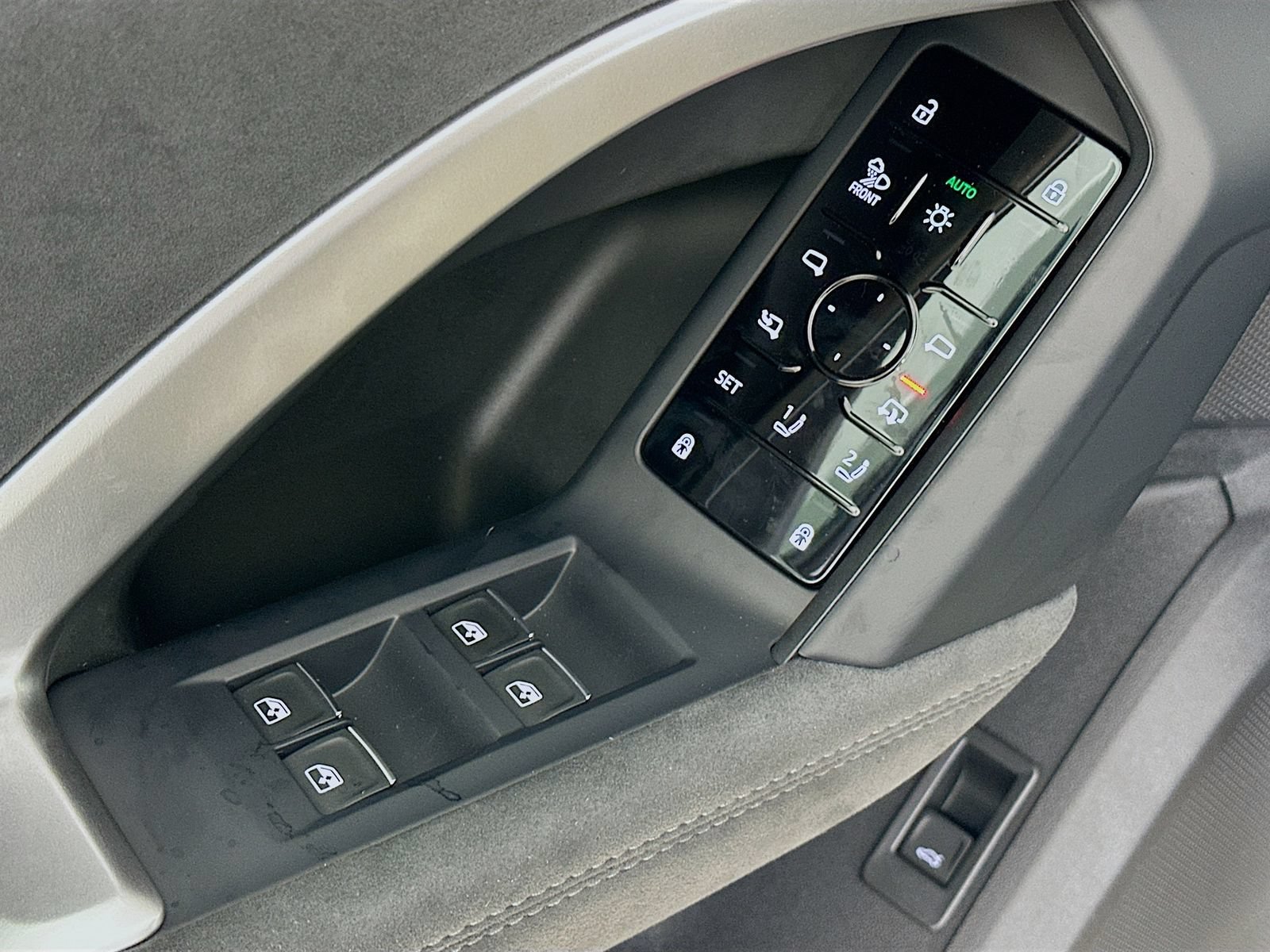 New 2026 Audi SQ5 Premium Plus AWD/4WD image 17