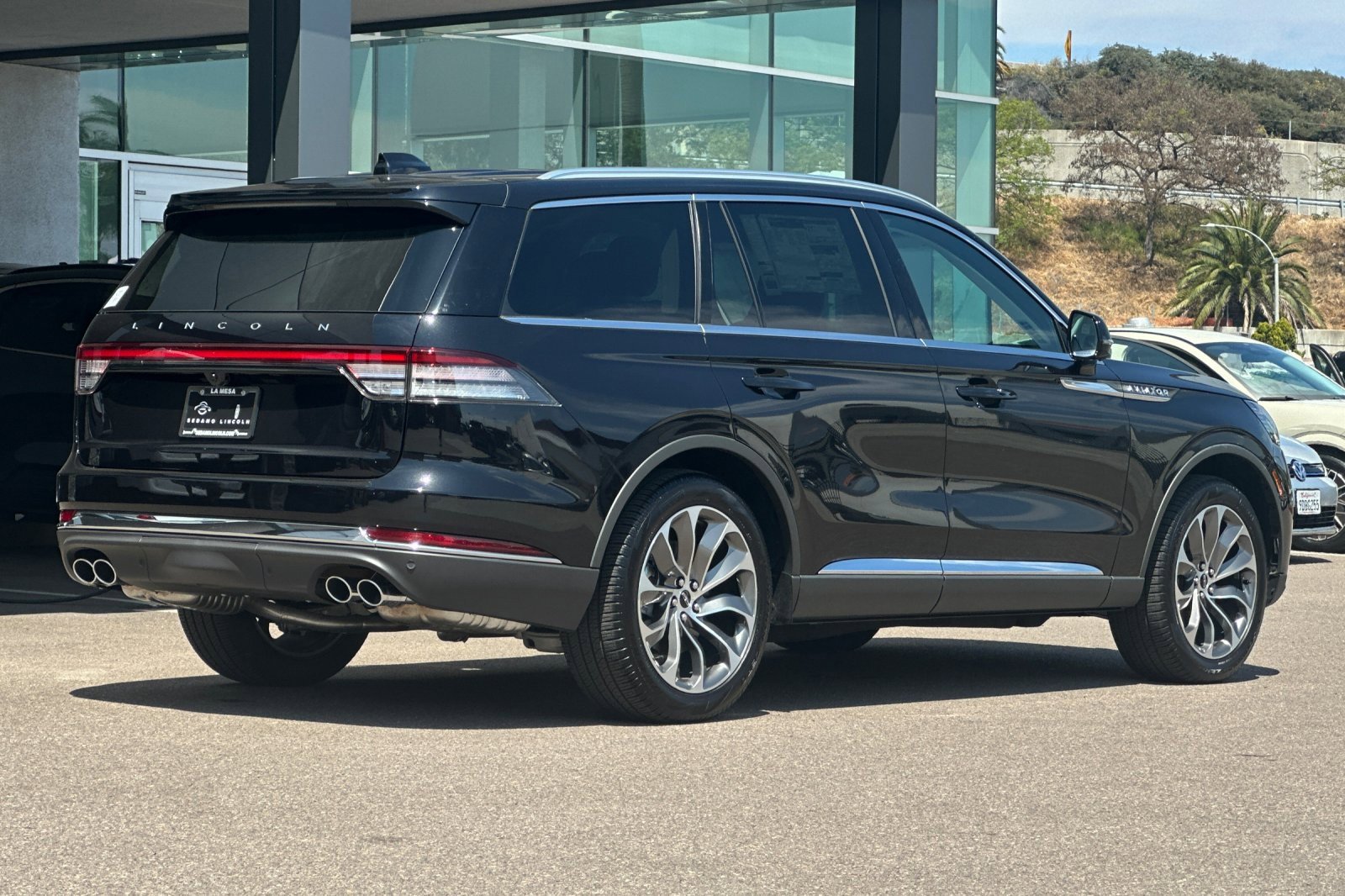 New 2025 Lincoln Aviator Reserve w/ Luxury Package image 3