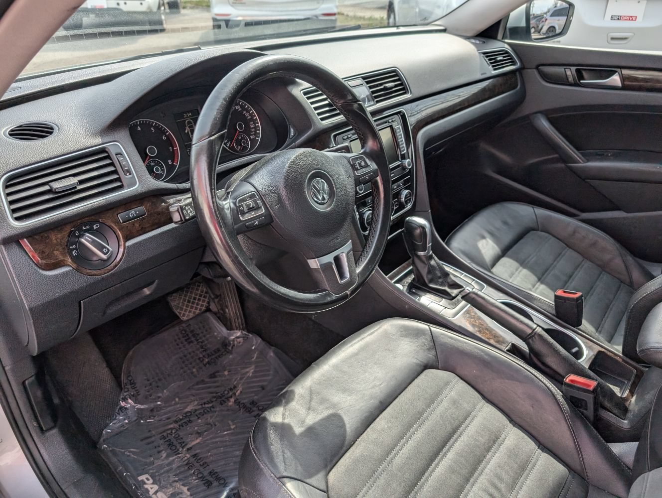 Used 2015 Volkswagen Passat 3.6 SEL Premium FWD image 12
