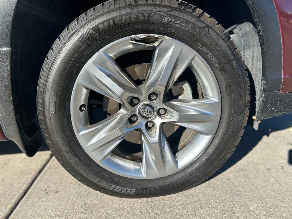 Used 2017 Toyota Highlander Limited image 10