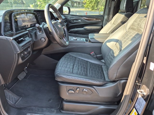 Used 2024 Cadillac Escalade Sport Platinum w/ LPO, ONYX Package AWD/4WD image 16