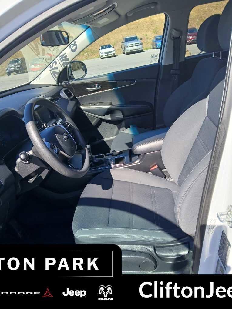 Used 2020 Kia Sorento LX AWD/4WD image 10