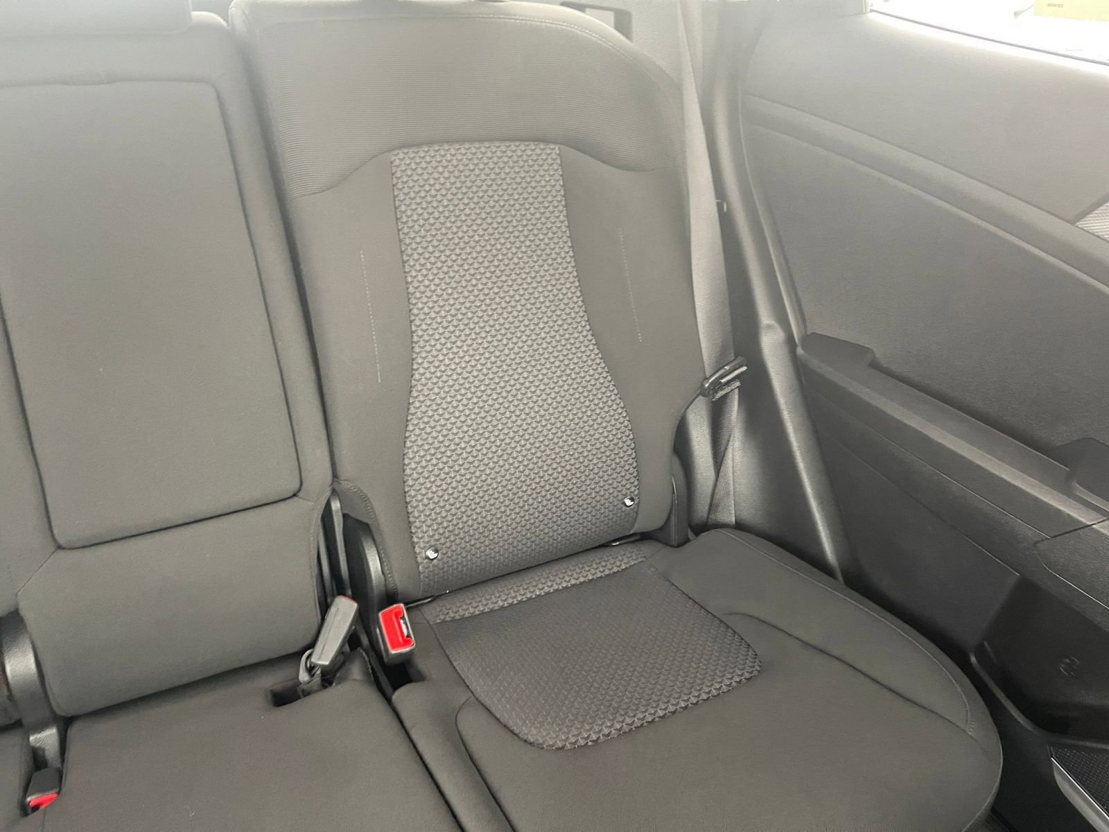 Used 2025 Kia Sportage LX image 36