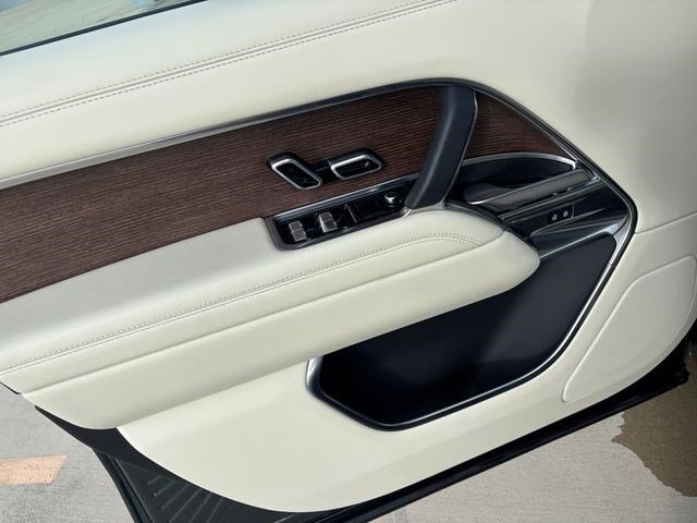 Used 2024 Land Rover Range Rover Long Wheelbase SE image 12