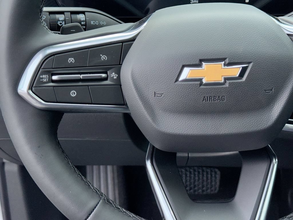 New 2027 Chevrolet Equinox LT w/ Safety and Technology Package FWD image 17