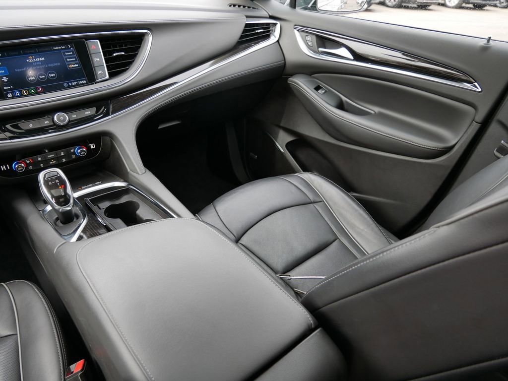 Used 2021 Buick Enclave Avenir w/ Avenir Technology Package AWD/4WD image 20