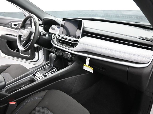 Used 2025 Jeep Compass Sport image 25