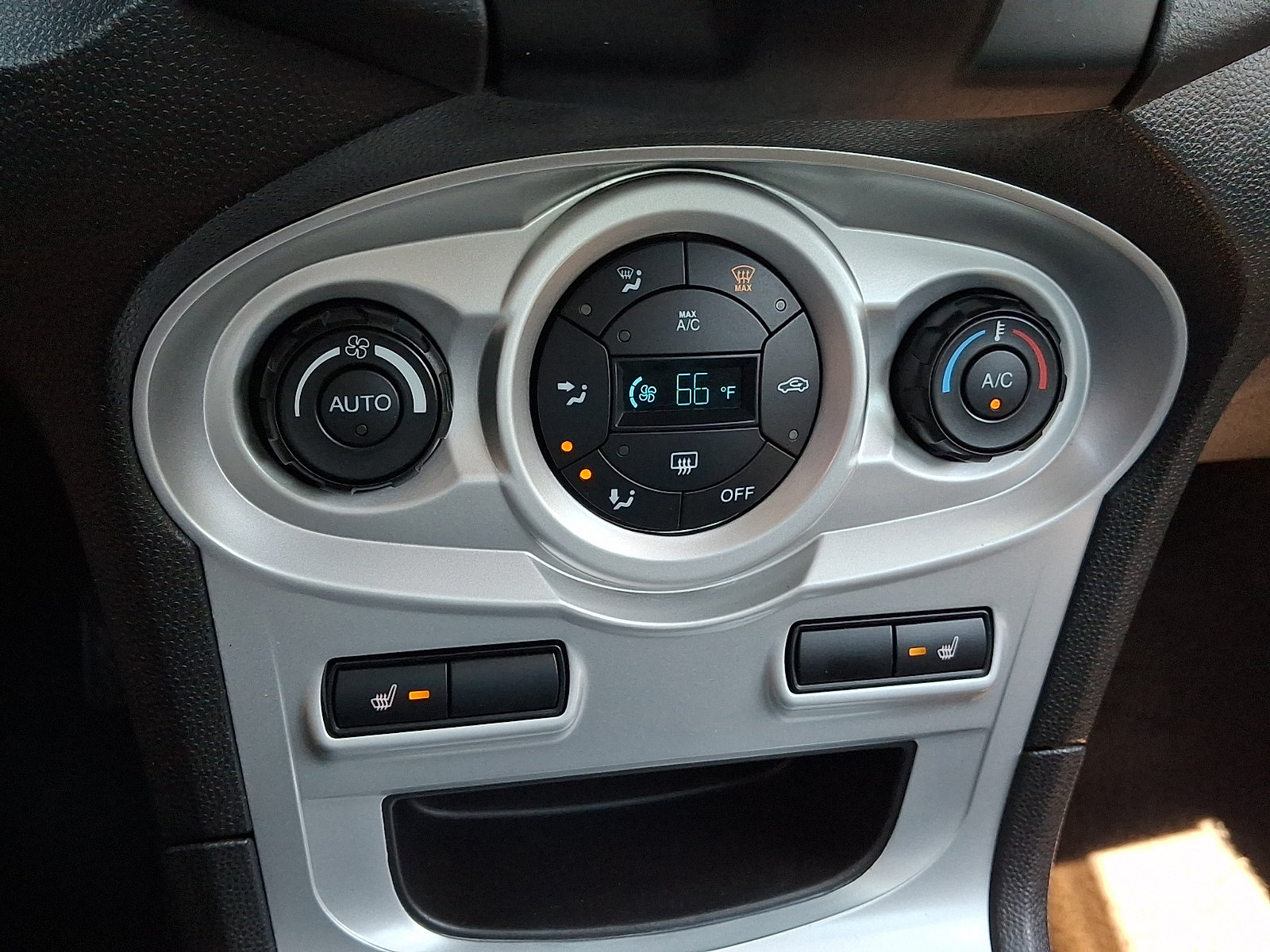 Used 2019 Ford Fiesta SE w/ Cold Weather Package FWD image 14