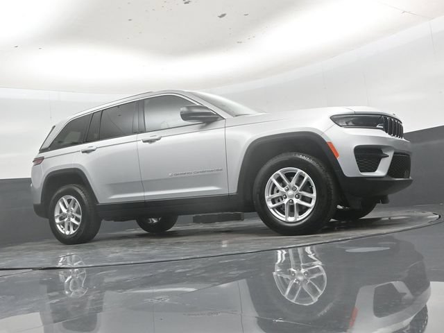 New 2026 Jeep Grand Cherokee Laredo w/ Trailer Tow Package AWD/4WD image 39