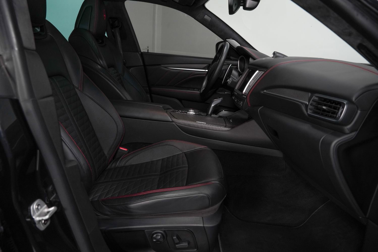 Used 2019 Maserati Levante Trofeo image 27