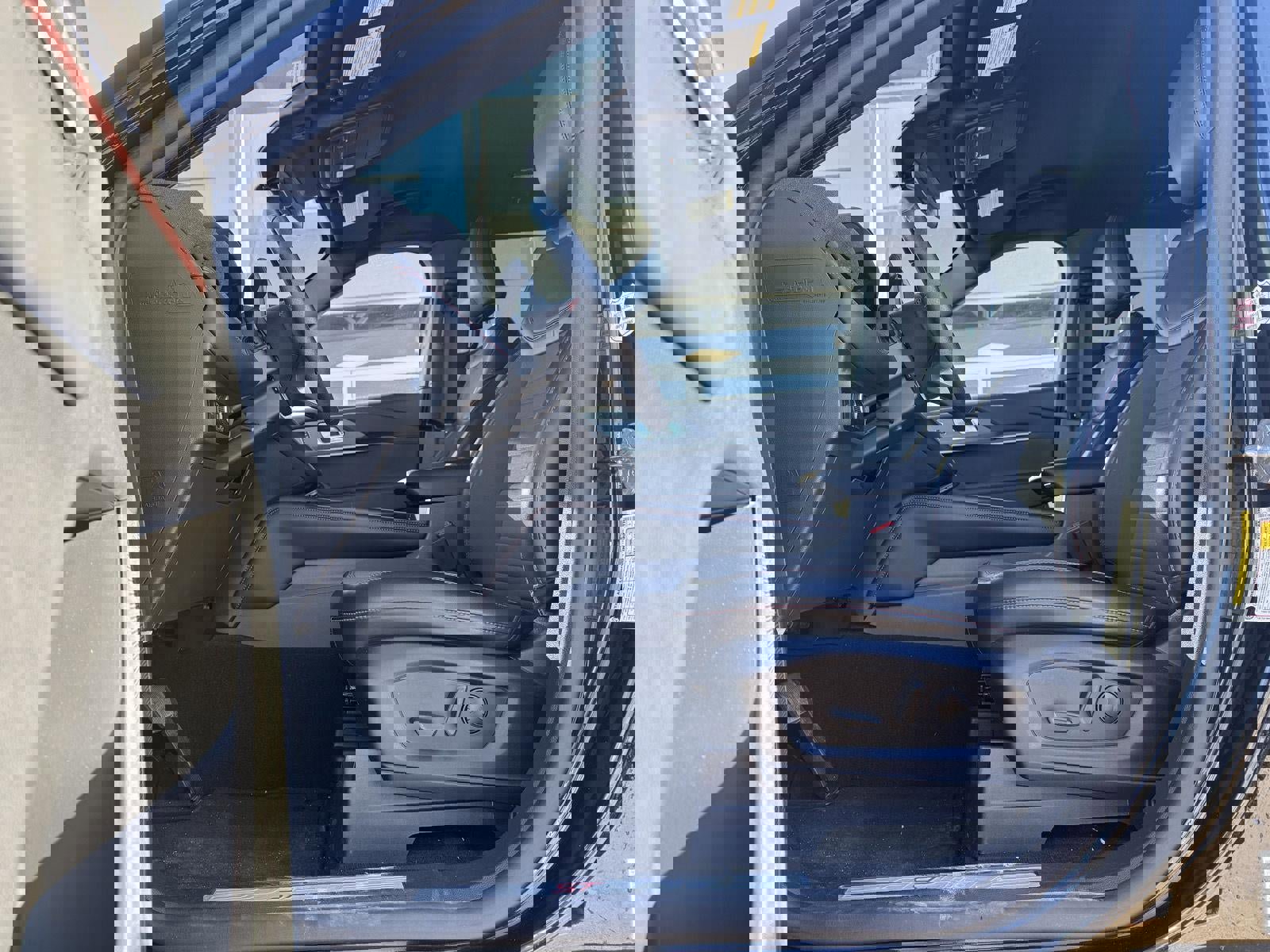 Used 2025 Ford Explorer ST-Line w/ ST-Line Street Pack image 12