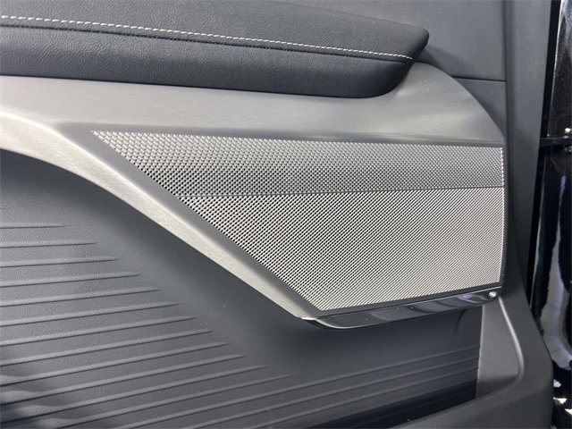 Used 2026 Cadillac Vistiq Luxury image 25