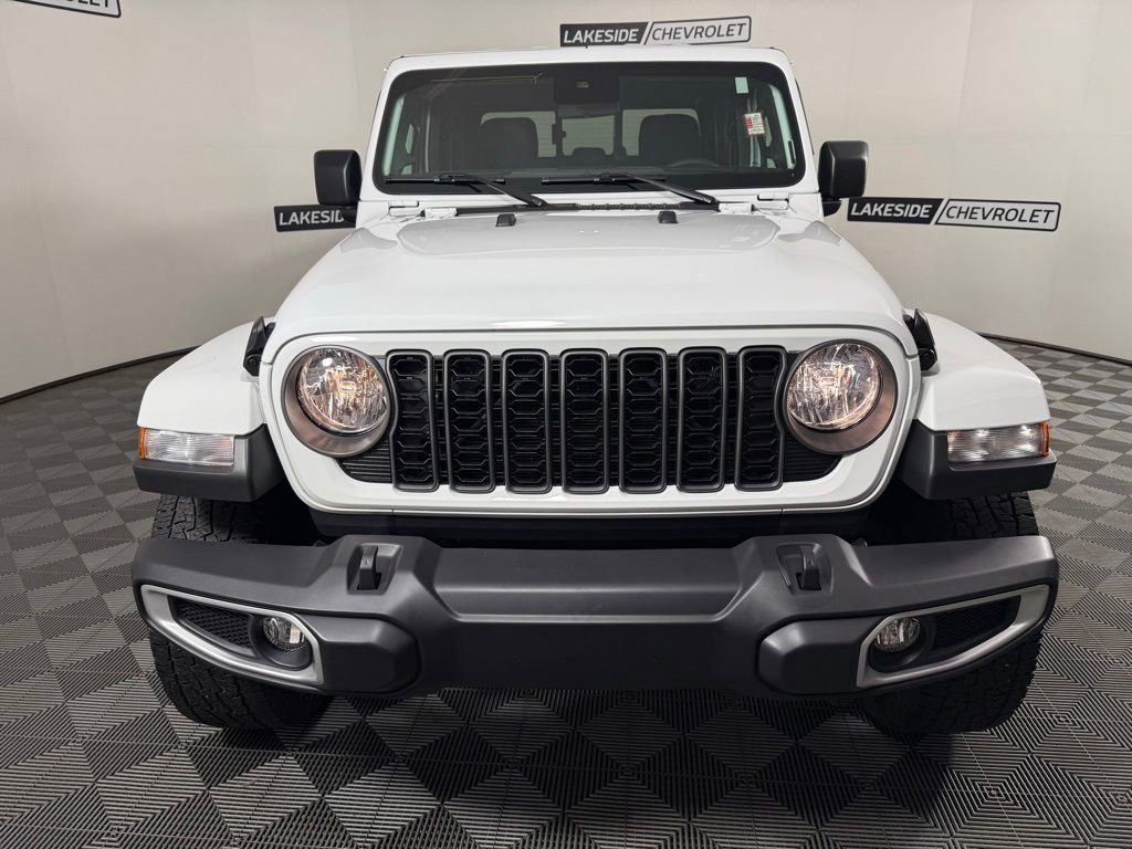 Used 2025 Jeep Gladiator Sport AWD/4WD image 9