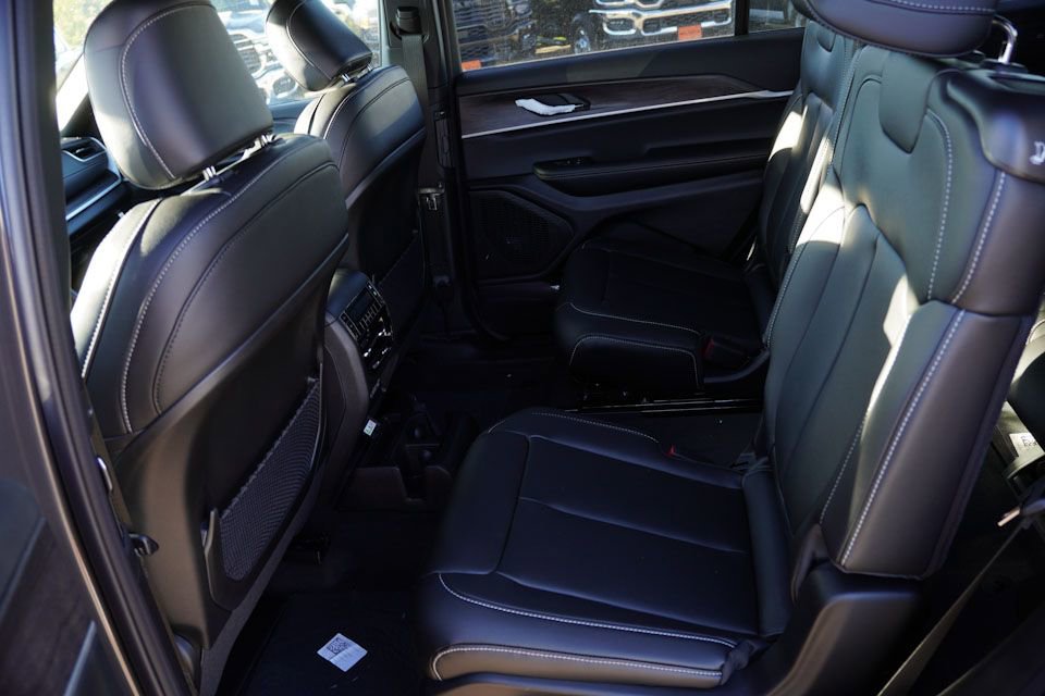 New 2025 Jeep Grand Cherokee L Limited w/ Trailer Tow Package image 11