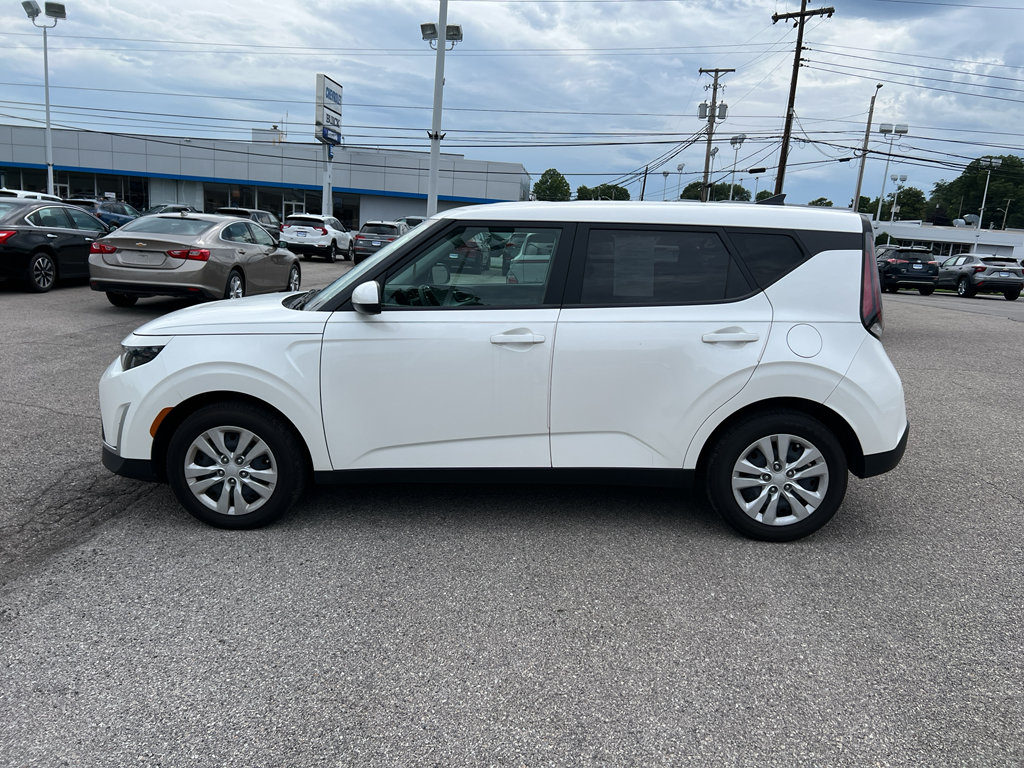 Used 2023 Kia Soul LX FWD image 8