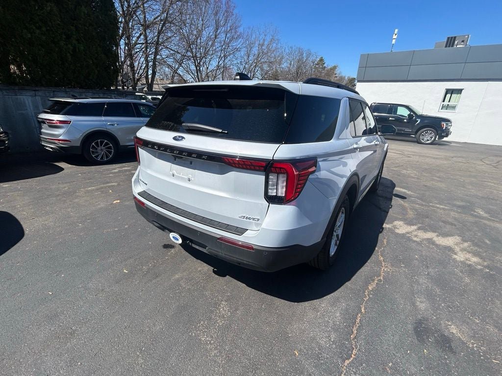 Used 2025 Ford Explorer Active image 10