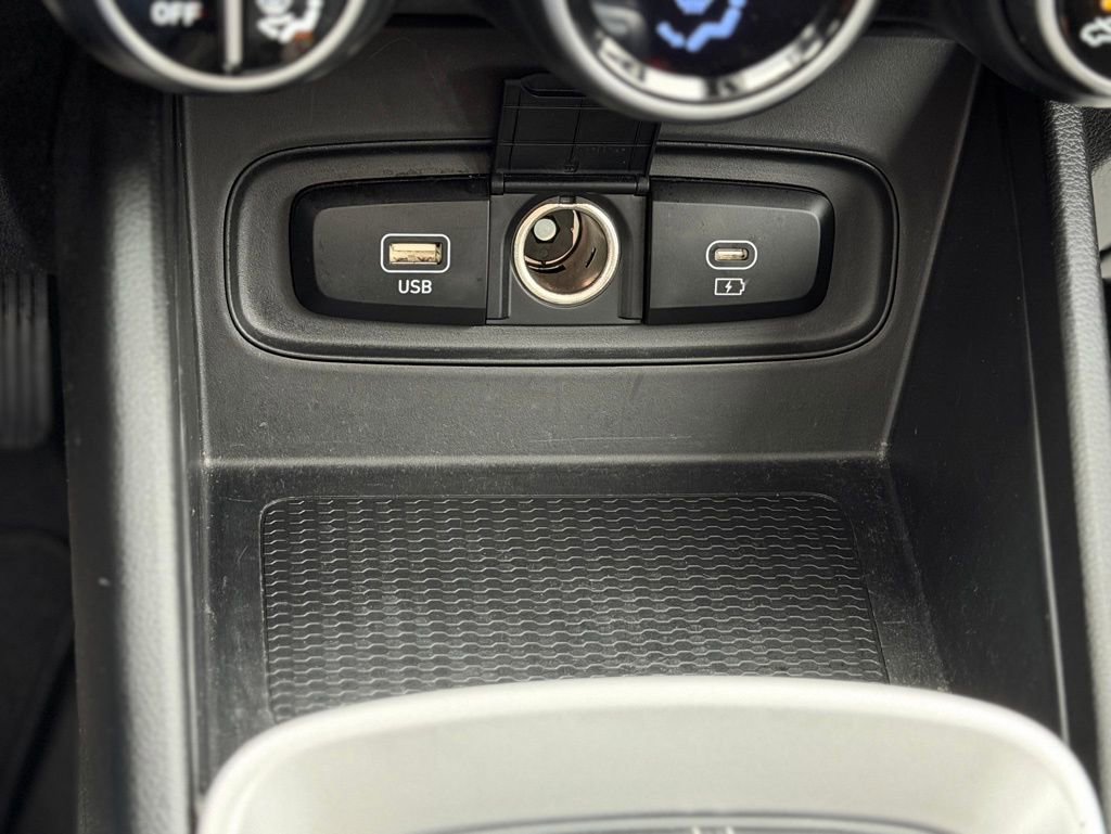 Used 2023 Hyundai Venue SEL w/ Cargo Package image 14