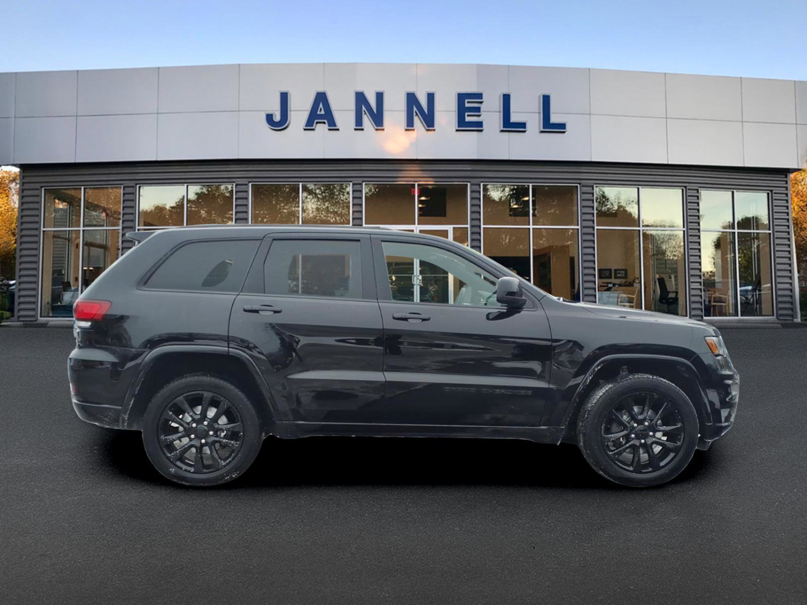 Used 2020 Jeep Grand Cherokee Altitude image 4