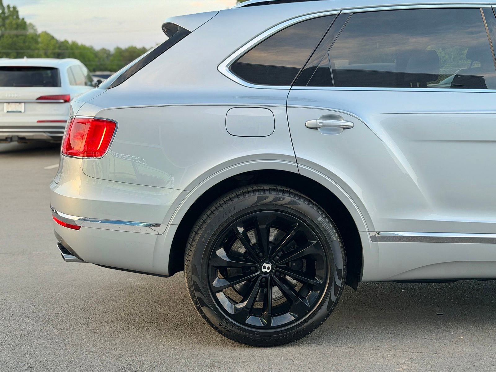 Used 2019 Bentley Bentayga AWD/4WD image 66