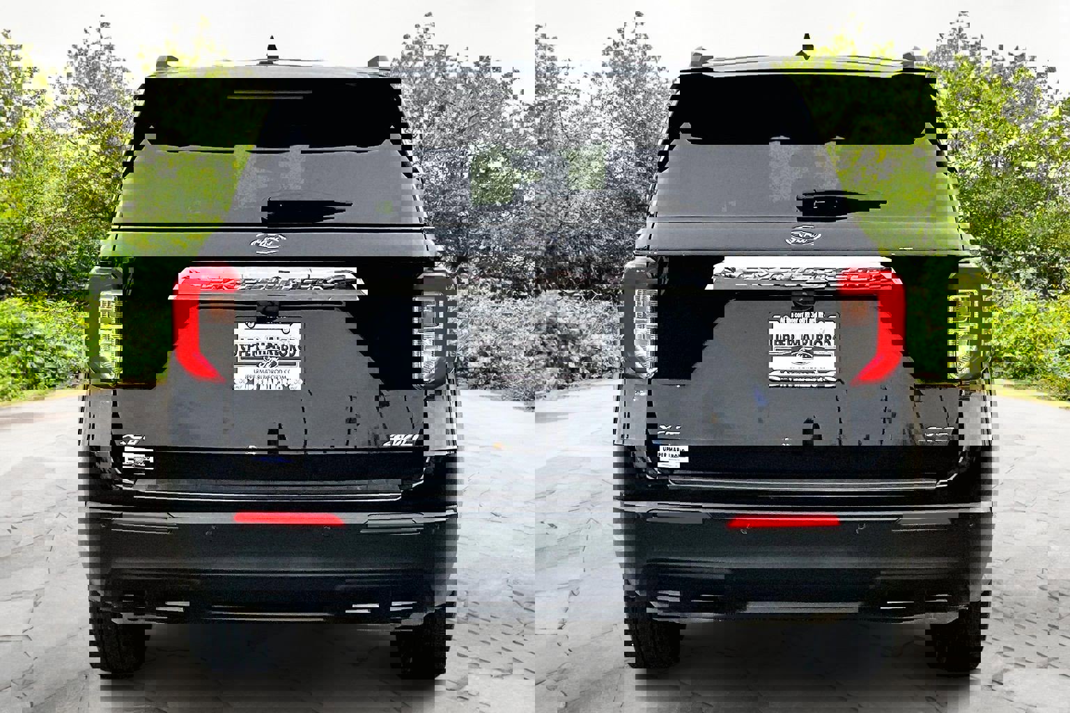 Used 2024 Ford Explorer XLT image 4