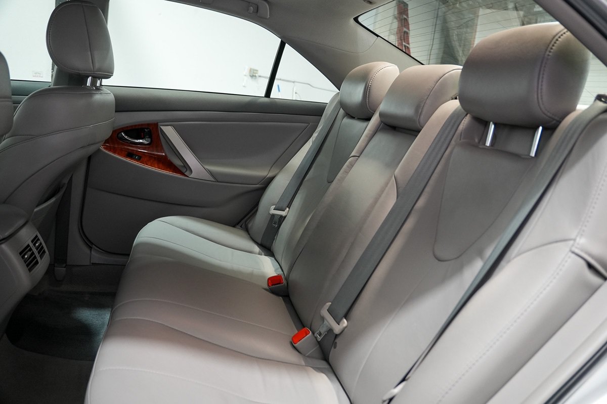 Used 2011 Toyota Camry XLE w/ SE/XLE Extra-Value Pkg FWD image 22