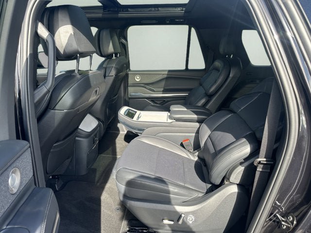 New 2026 Lincoln Navigator L Reserve w/ Jet Appearance Package AWD/4WD image 11