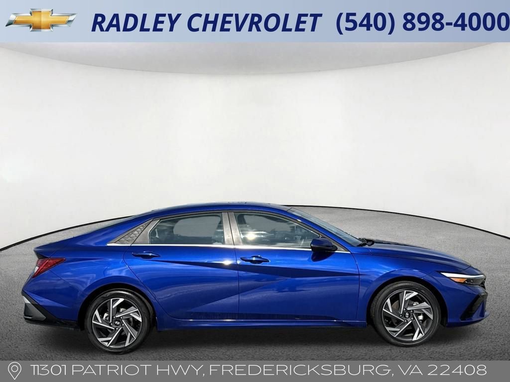 Used 2025 Hyundai Elantra Limited image 20