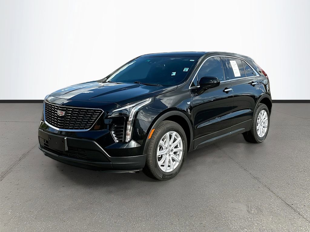 Used 2023 Cadillac XT4 Luxury w/ Cold Weather Package image 3