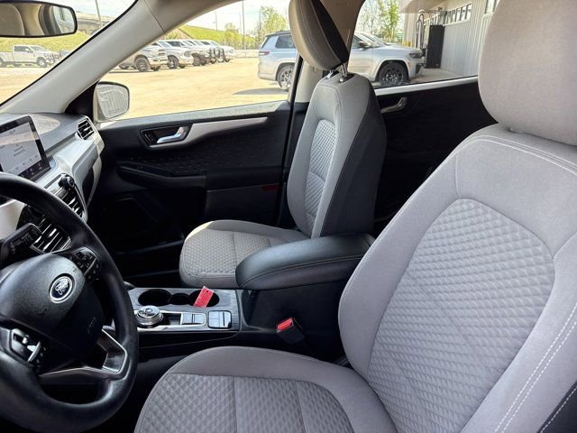 Used 2020 Ford Escape SE image 5