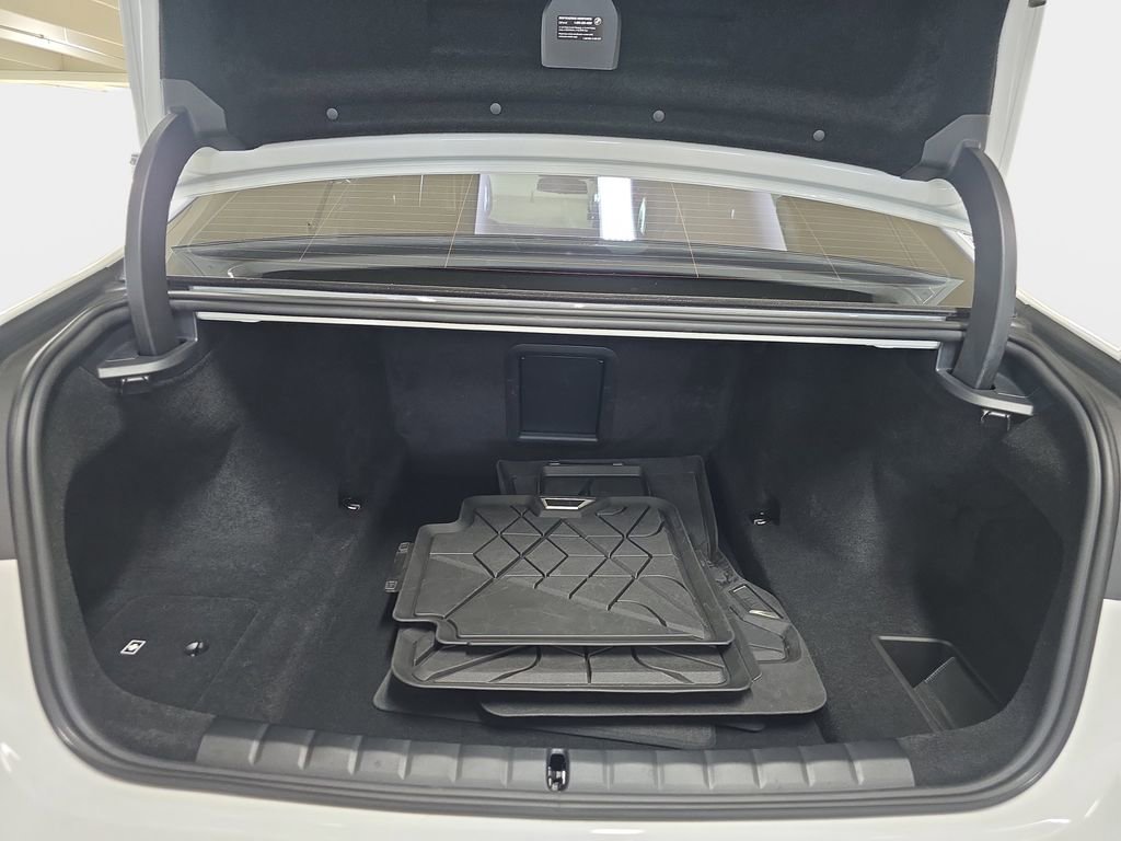 Used 2025 BMW 740i w/ Premium Package RWD image 30
