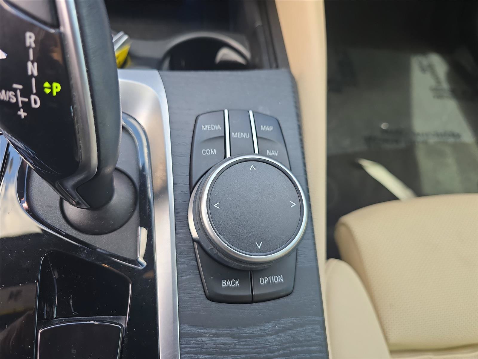 Used 2022 BMW 530e w/ Premium Package RWD image 23