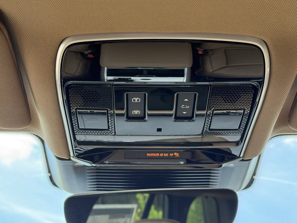 New 2025 Land Rover Range Rover SE image 27