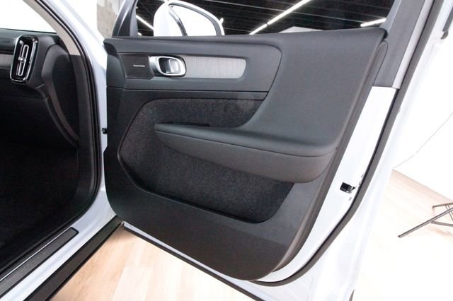 Certified 2025 Volvo XC40 B5 Ultra w/ Protection Package Premier image 22