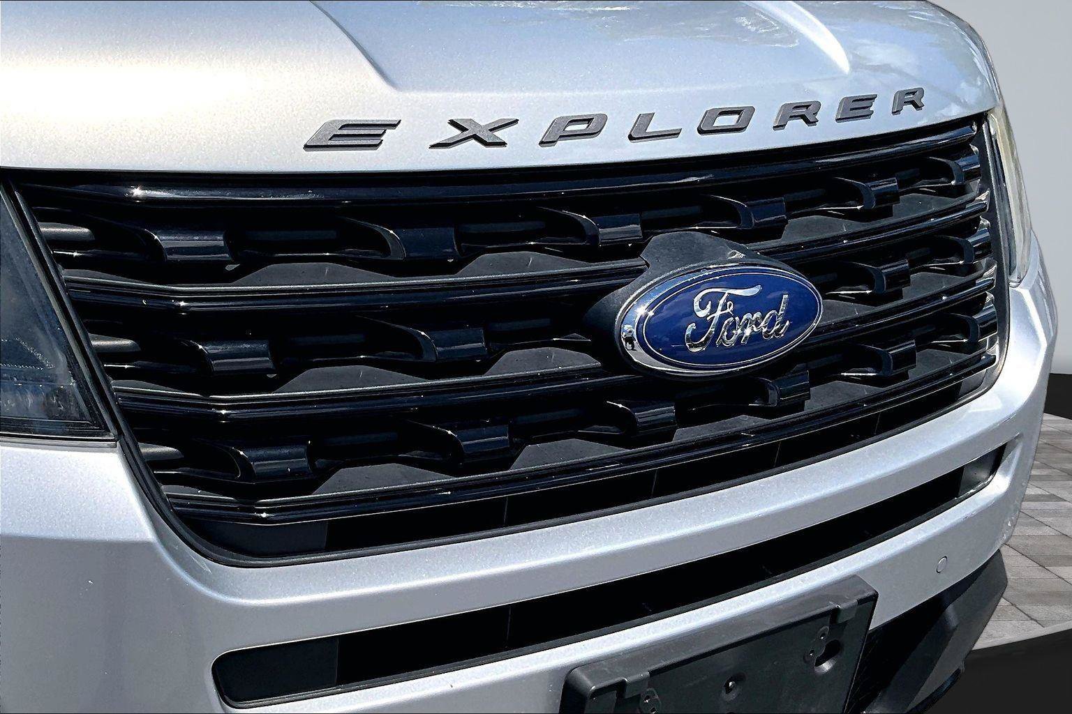 Used 2017 Ford Explorer Sport AWD/4WD image 36