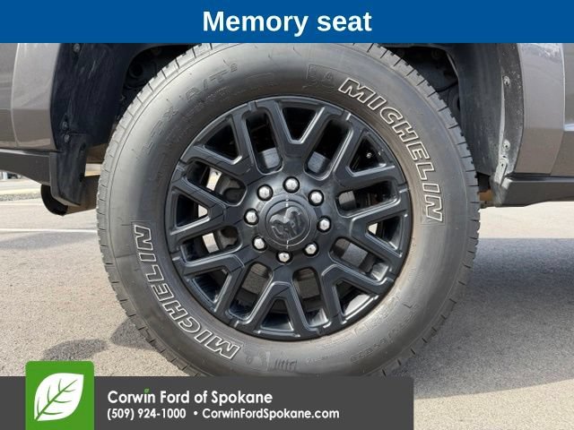 Used 2025 RAM 3500 Limited AWD/4WD image 9