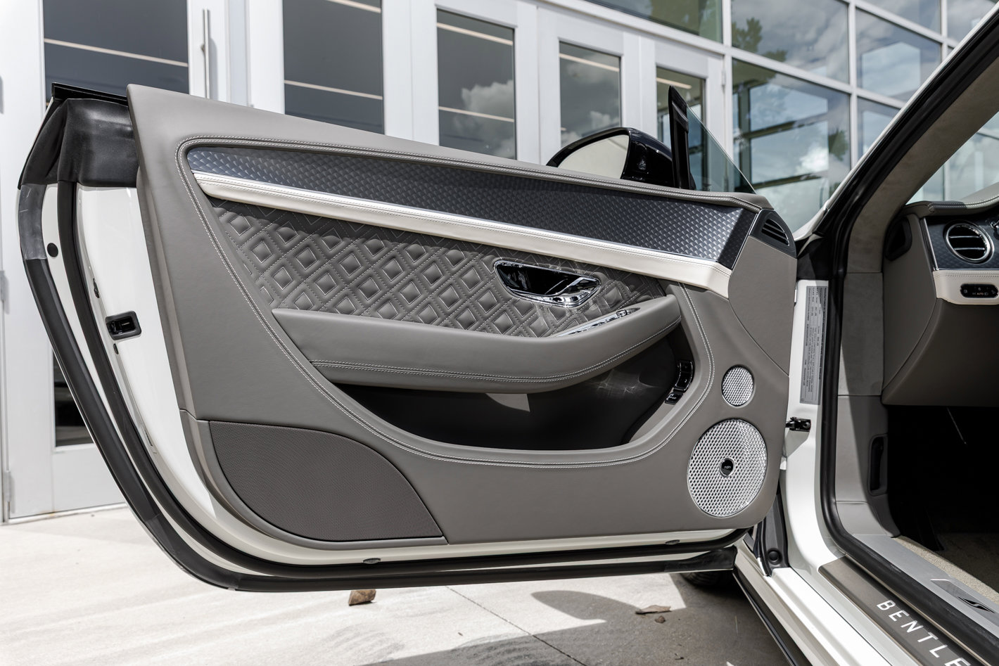 Used 2024 Bentley Continental GT V8 image 22
