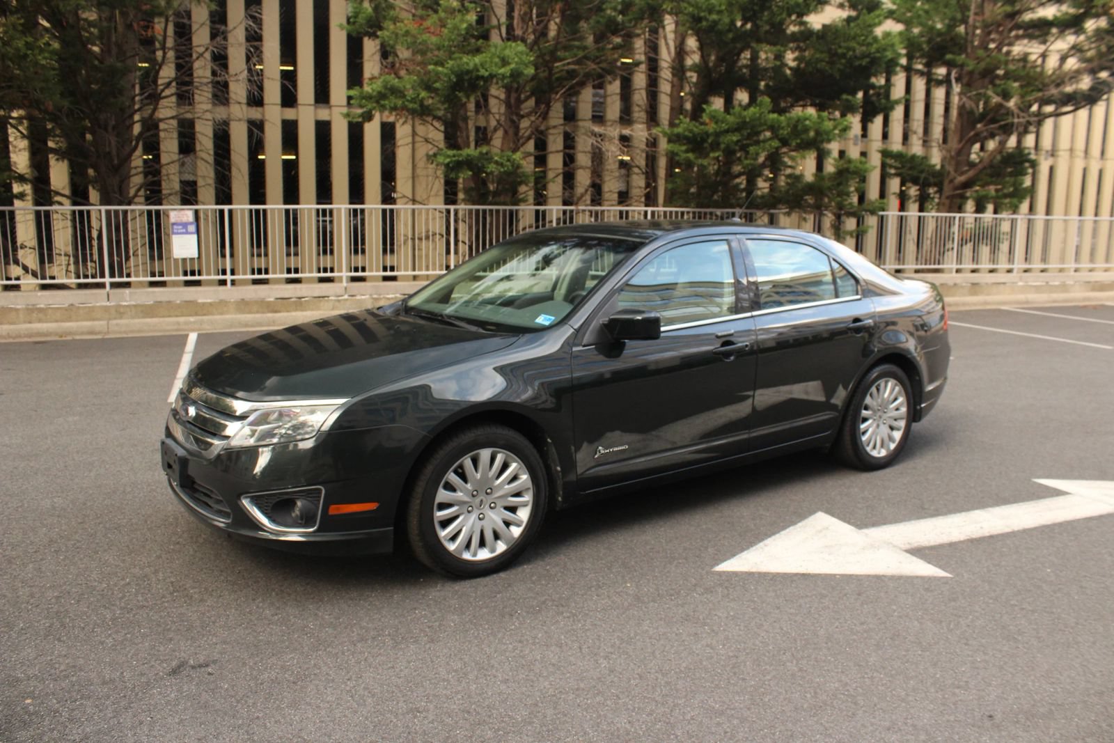 Used 2010 Ford Fusion Hybrid FWD image 12