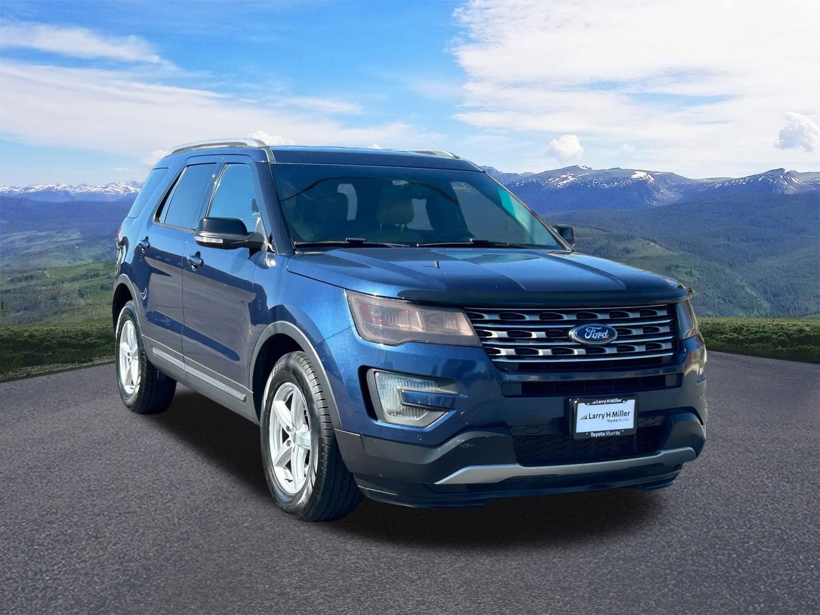Used 2016 Ford Explorer XLT w/ Equipment Group 202A AWD/4WD image 8