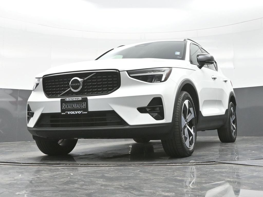Used 2023 Volvo XC40 B5 Plus w/ Climate Package image 15