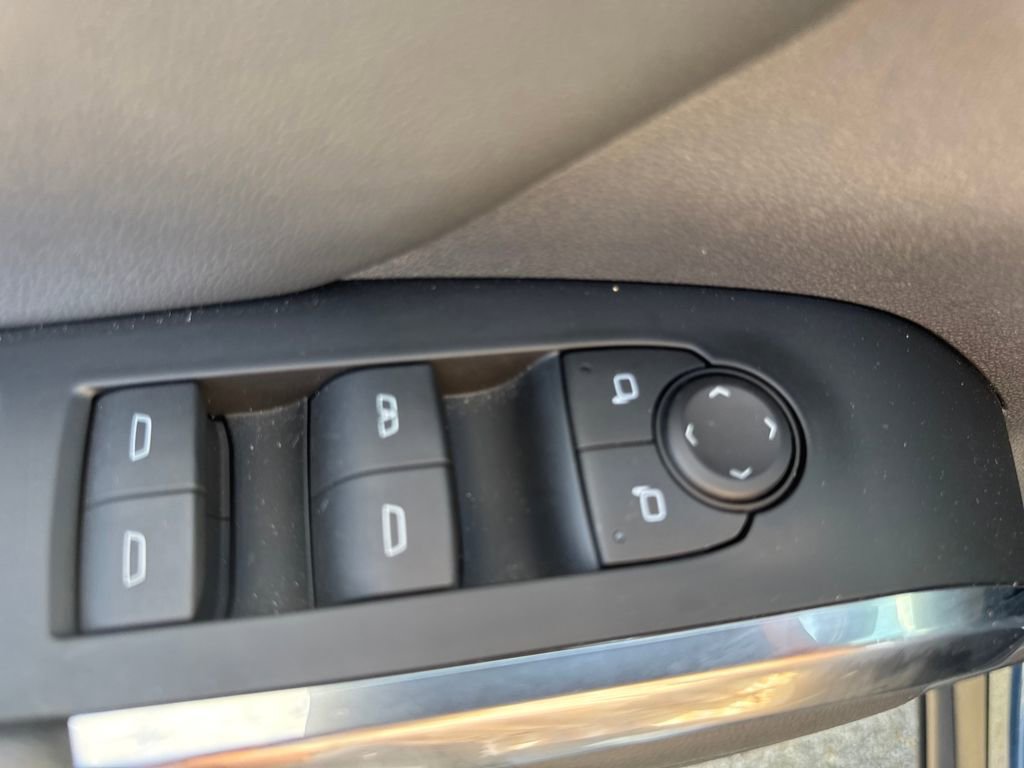 Used 2025 Chevrolet Traverse LT image 25