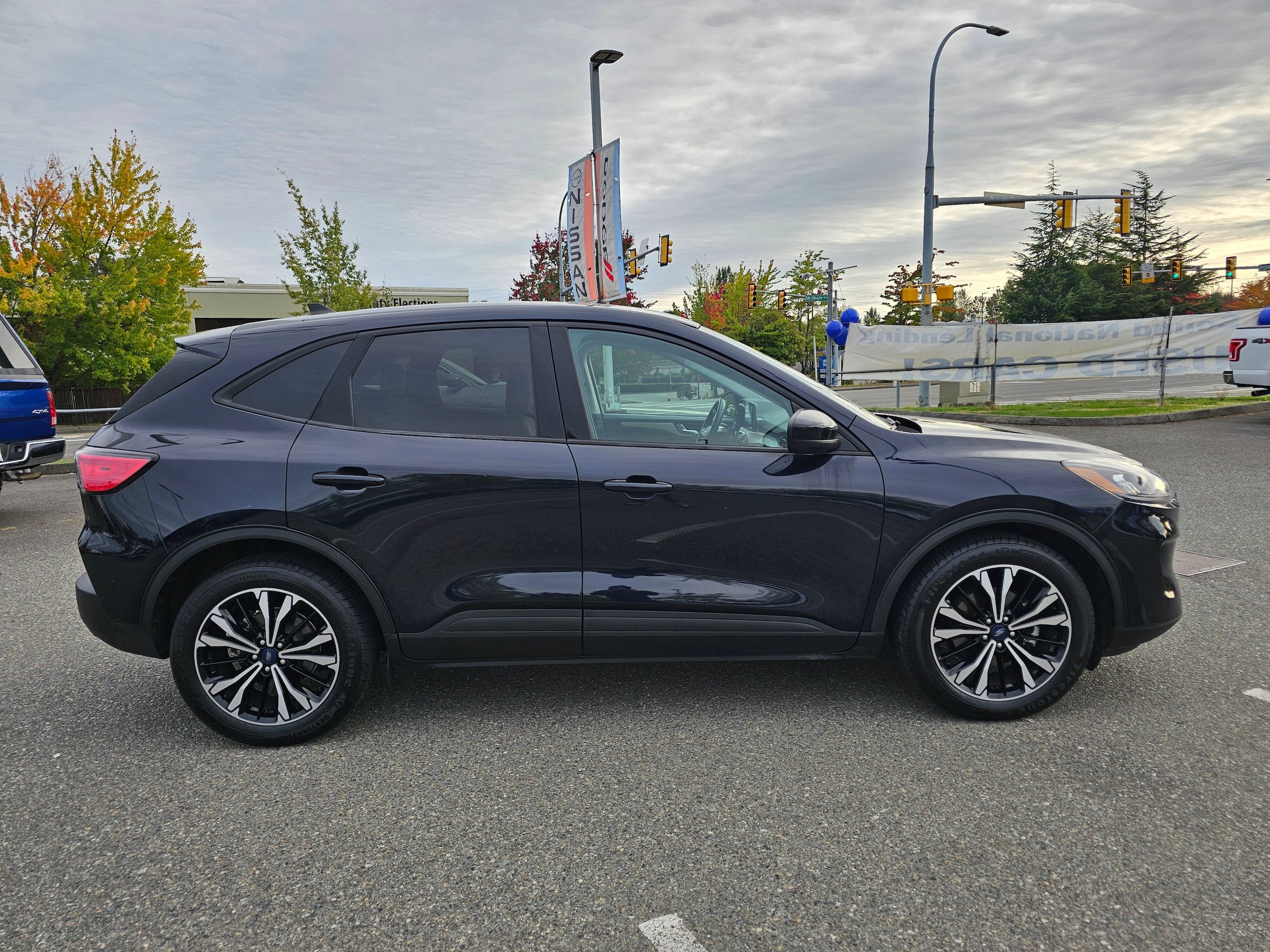 Certified 2021 Ford Escape SE w/ SE Sport Appearance Package FWD image 4