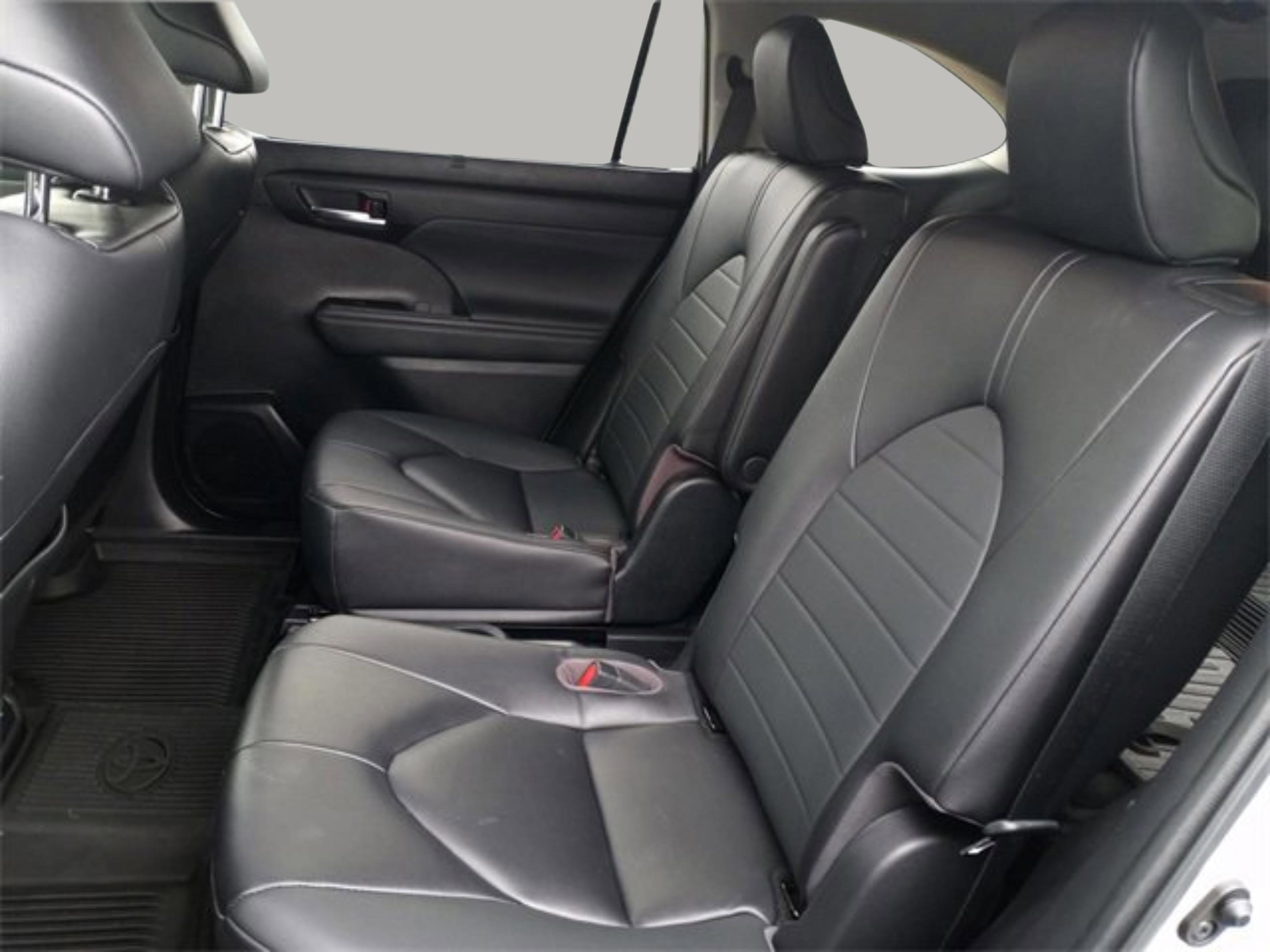 Used 2023 Toyota Highlander XLE AWD/4WD image 26