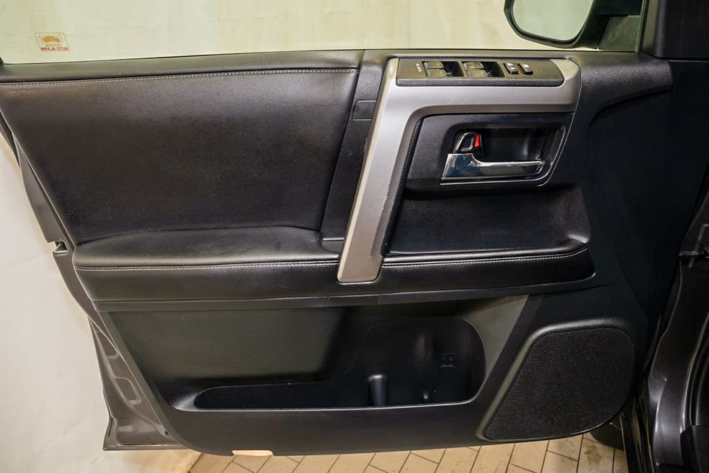 Used 2015 Toyota 4Runner SR5 image 11