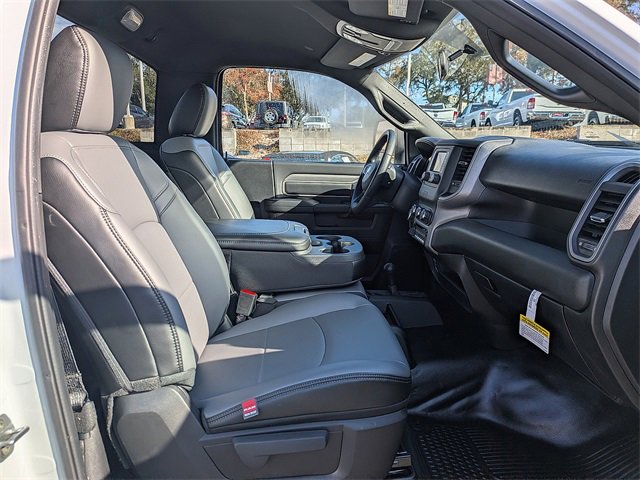 Used 2024 RAM 2500 Tradesman w/ Chrome Appearance Group image 13