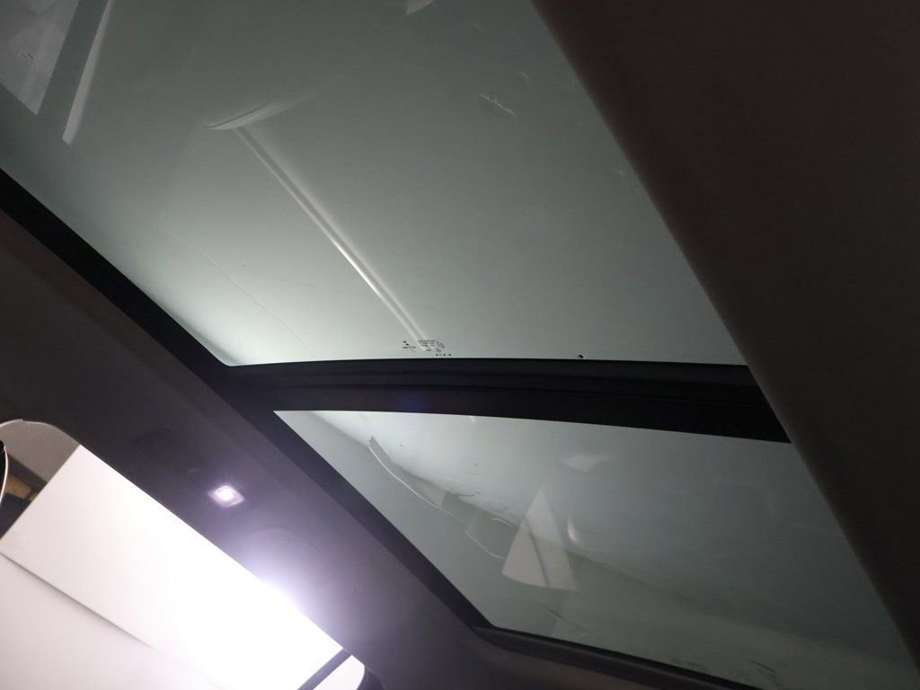 Used 2022 Volkswagen Tiguan SE w/ Panoramic Sunroof Package image 20