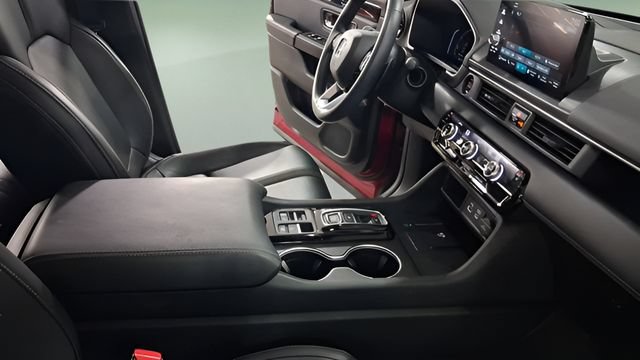 Used 2025 Honda Pilot Touring image 24