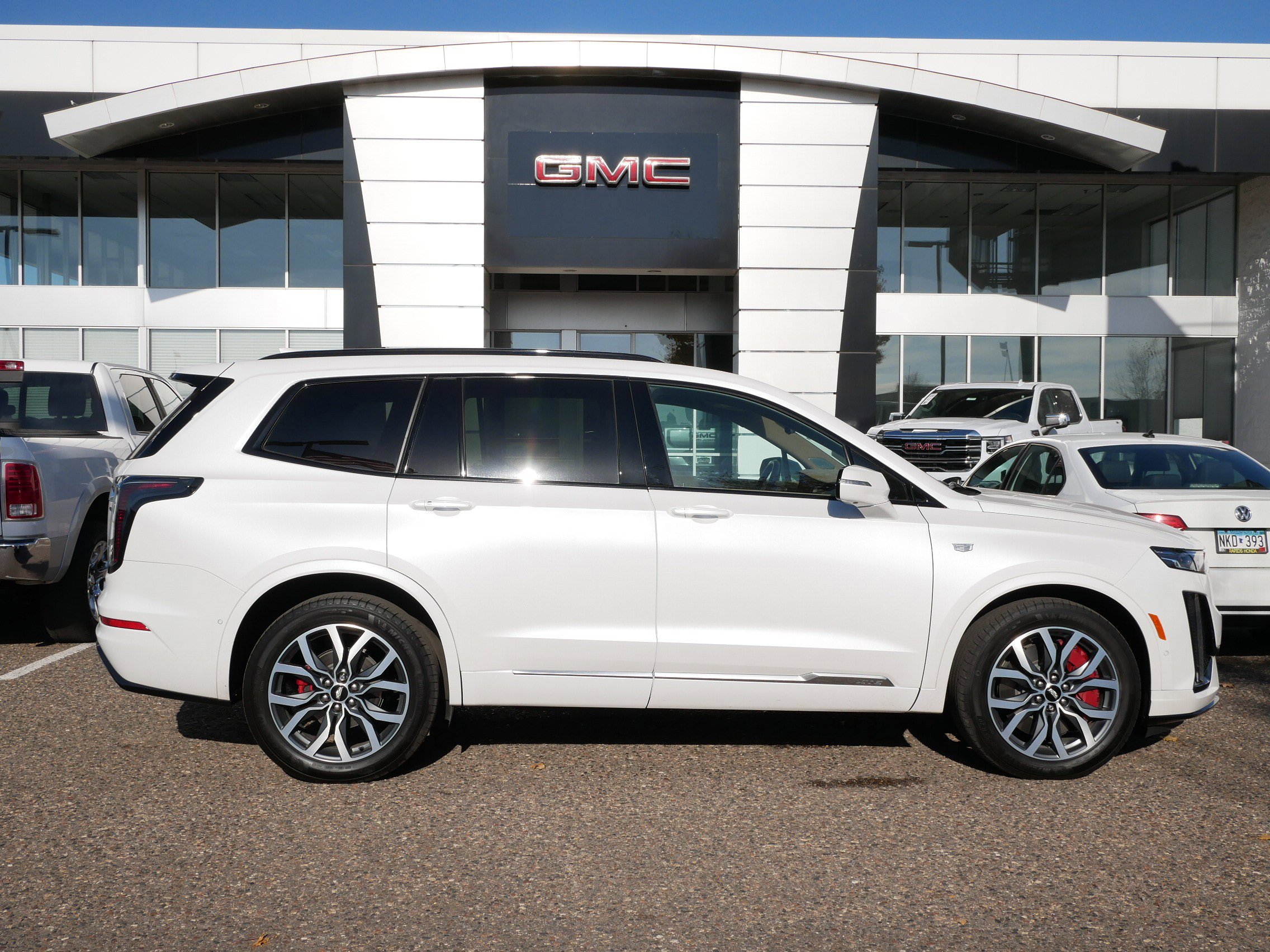 Used 2024 Cadillac XT6 Sport w/ Platinum Package image 2