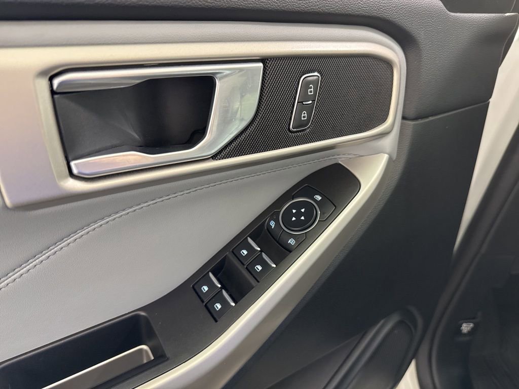 Used 2023 Ford Explorer XLT w/ Equipment Group 202A image 20